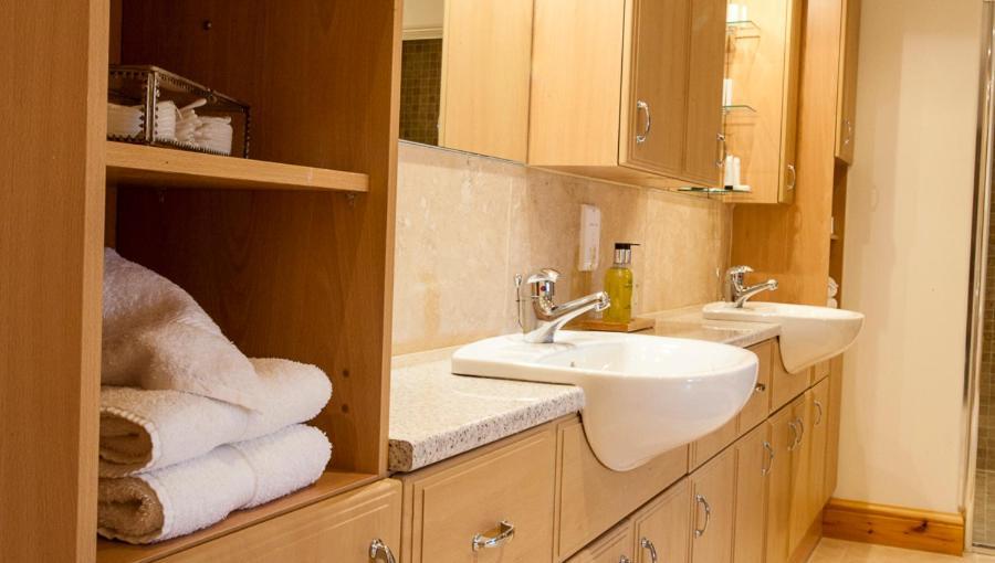 Sutherlands Guest House Кингасси Экстерьер фото